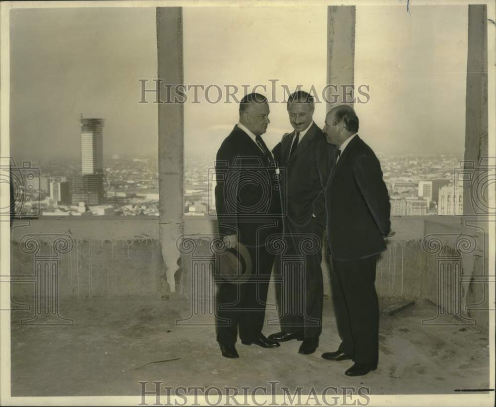 1965 Argentine envoys inspect 30th floor of International Trade Mart - Historic Images