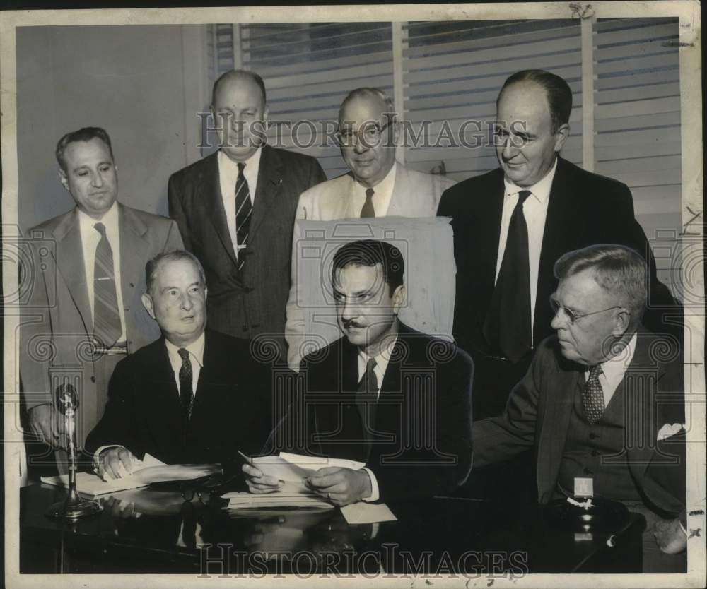 1953 Press Photo Leon D. Hubert Junior, and chairman of investigating committee-Historic Images