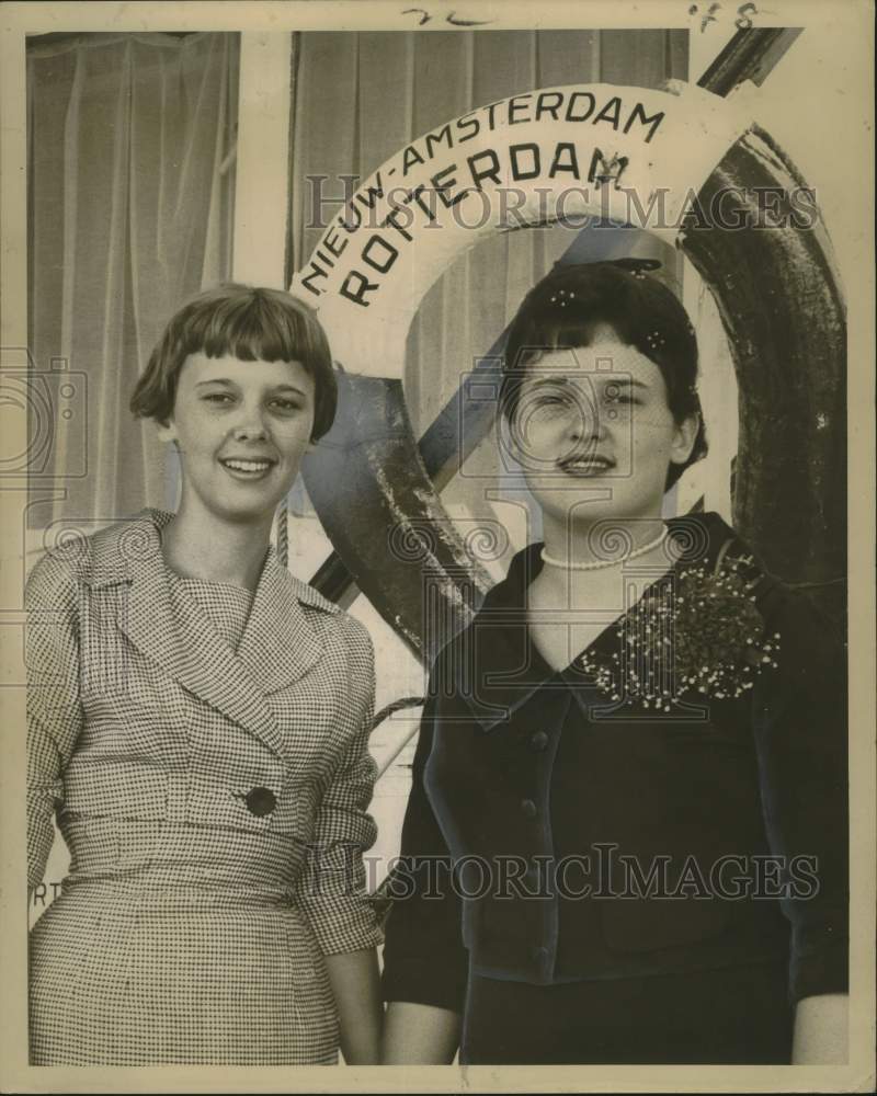 1959 Press Photo Susan and Jane Henington aboard the Rotterdam - Historic Images