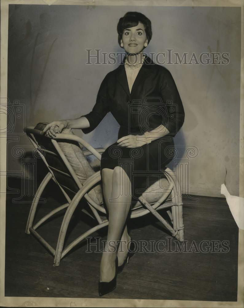 1951 Kathleen Ann Langla newly crowned Miss New Orleans - Historic Images