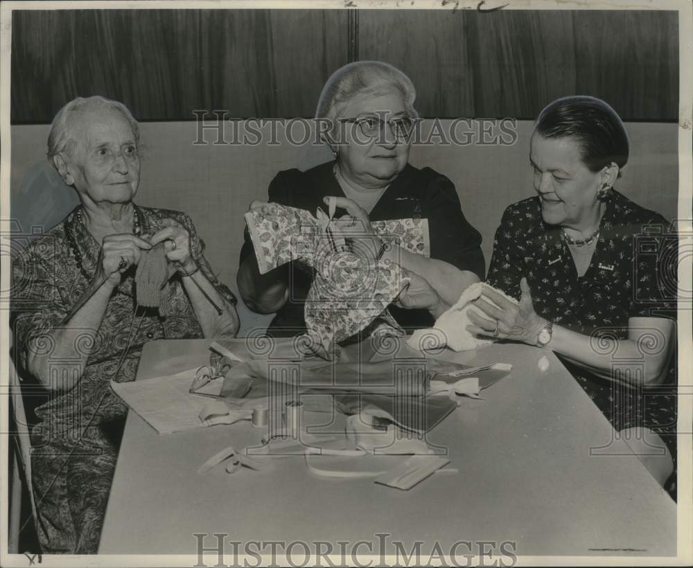 1963 Senior Citizens Club at Jewish Community Center Sew &amp; Knit - Historic Images