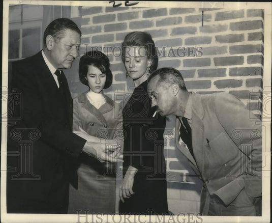 1965 Press Photo Scene from "Inspecteur Grey" at Le Petit Theatre in New Orleans - Historic Images