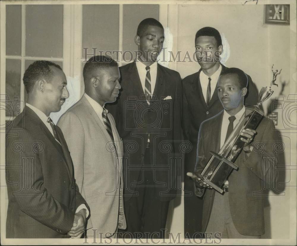 1968 Press Photo Coach John Brown presented awards to Blue Devil athletes - Historic Images