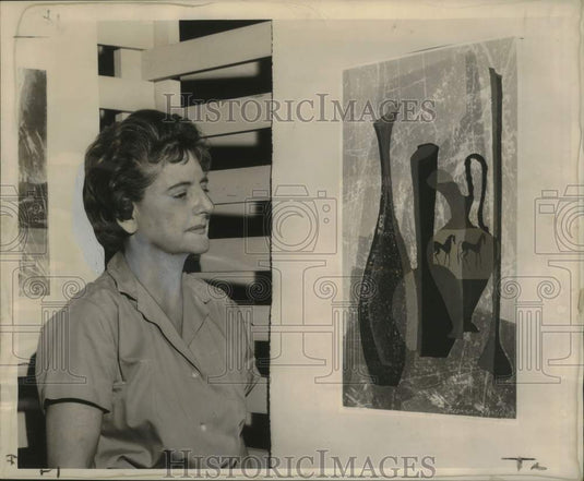 1960 Press Photo Mrs. Charles Kohlmeyer admires Freeman Worthley's "Toma Vasa" - Historic Images