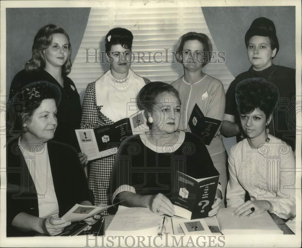 1967 Press Photo West Bank Leaders of Leukemia Society Inc. Plan Fund Drive - Historic Images