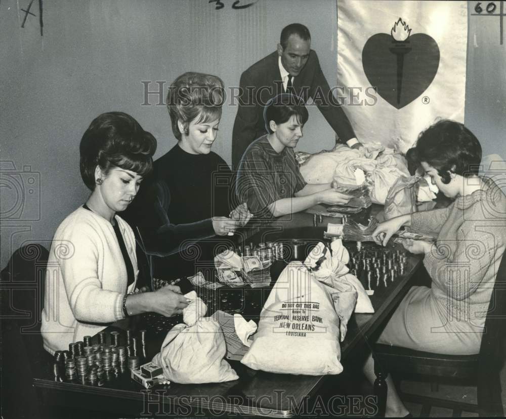 1966 Press Photo Heart Sunday collections for the Louisiana Heart Association - Historic Images