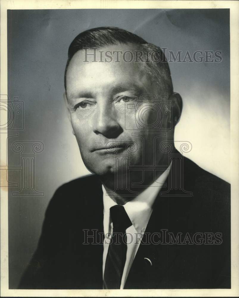 1963 Press Photo John A. Laberee of Atlanta, Georgia, manager of Duponts - Historic Images
