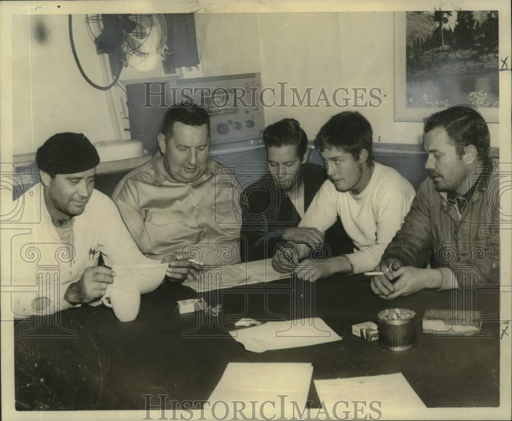 1960 Press Photo Rescued crew of the Tug Orange aboard Coast Guard Cutter Nike - Historic Images