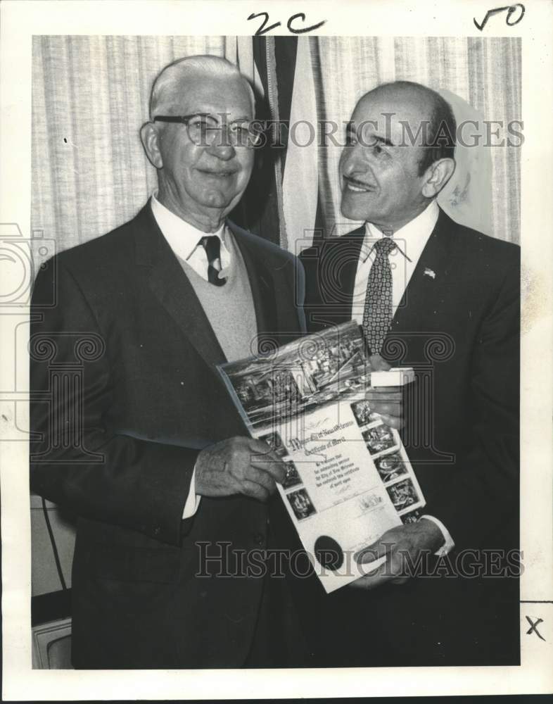 1969 Press Photo Harry Martinez, honored for sports coverage in New Orleans - Historic Images