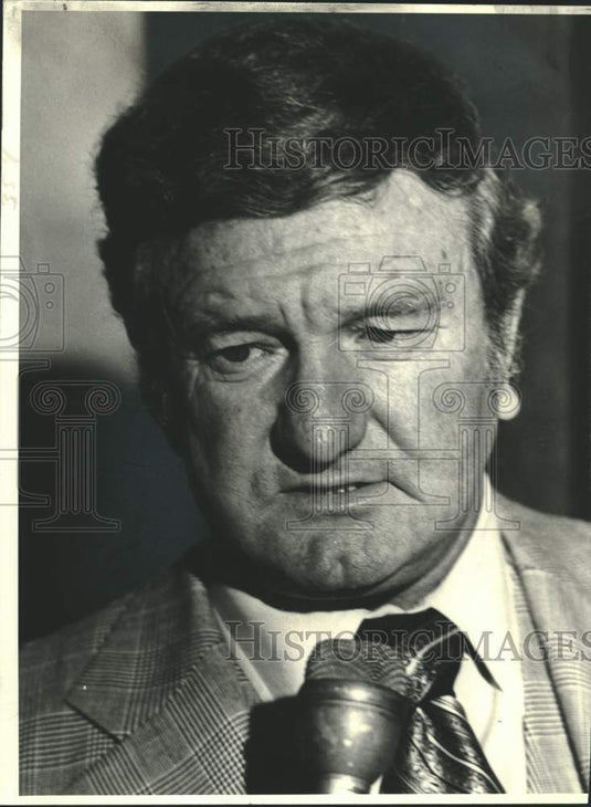 1976 Press Photo Louisiana State University's Coach Charlie McClendon - Historic Images