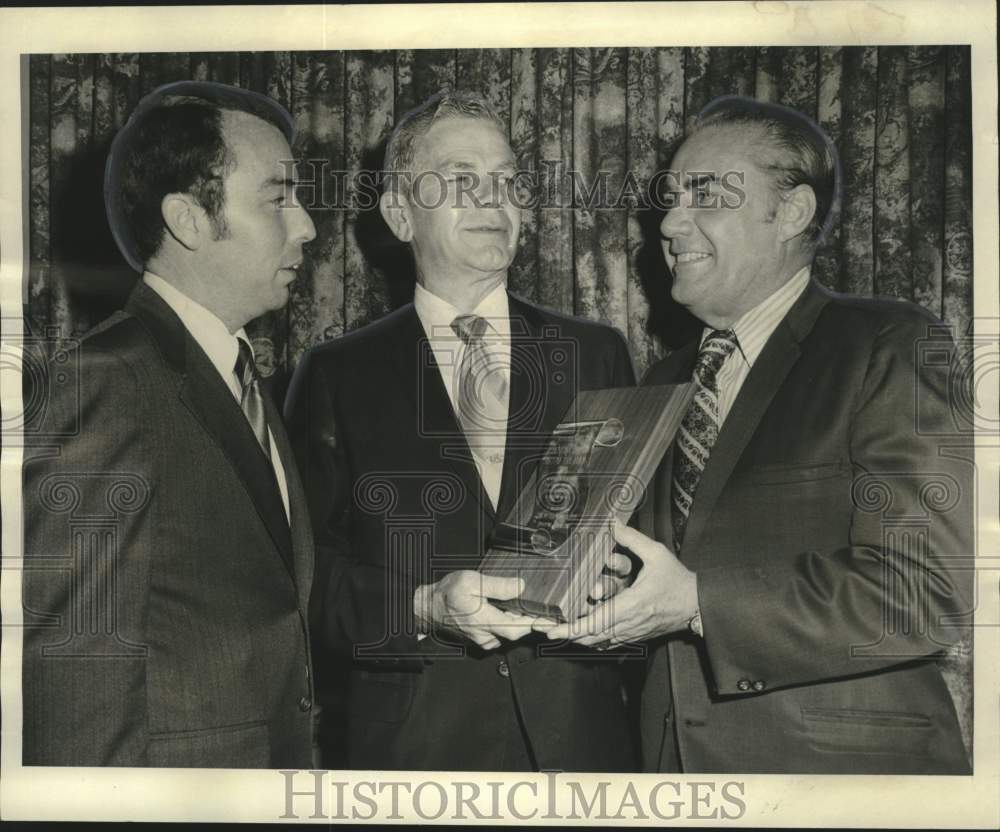 1972 Press Photo Edward P. La Bruyere honored with the &quot;Man of the Year&quot; award-Historic Images