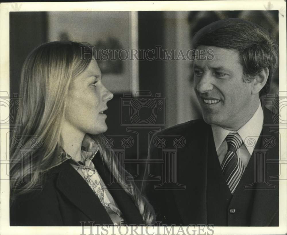 1977 Press Photo Cindy Nelson, downhill skier, &amp; Harvey Lamm, in New Orleans - Historic Images