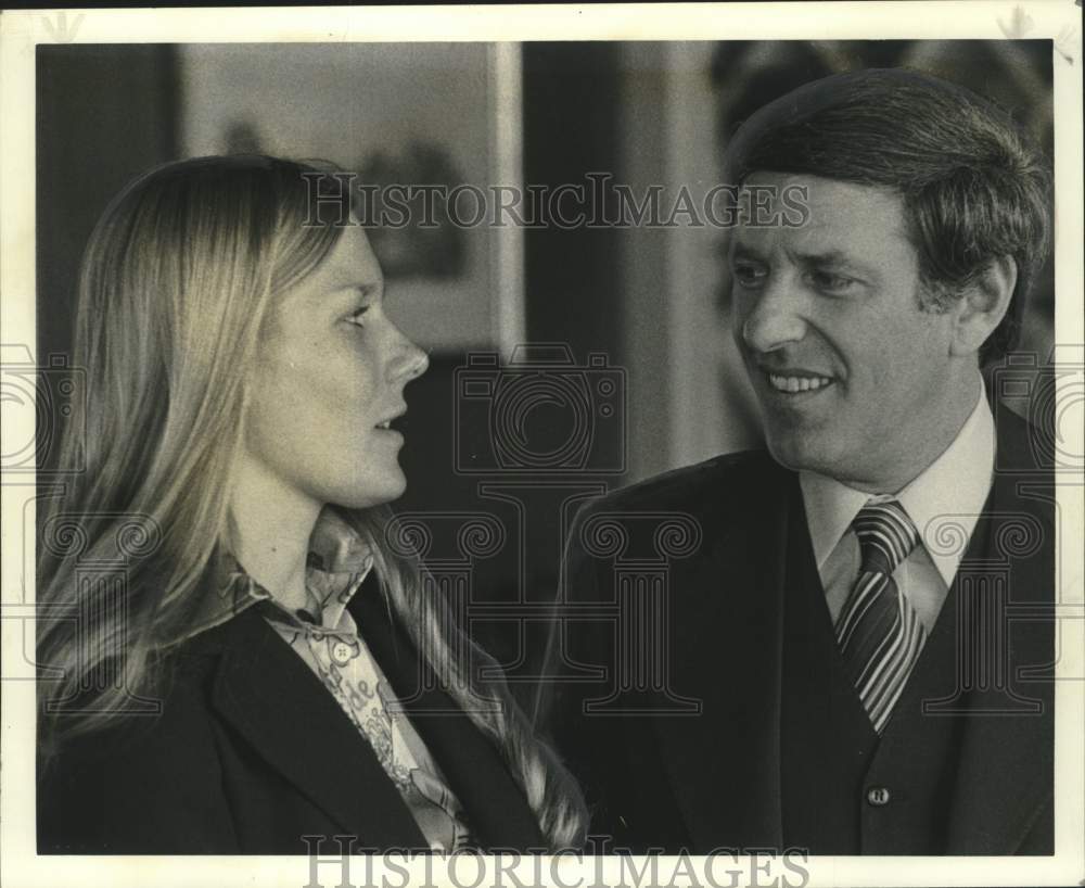 1977 Press Photo Cindy Nelson, downhill skier, & Harvey Lamm, in New Orleans - Historic Images
