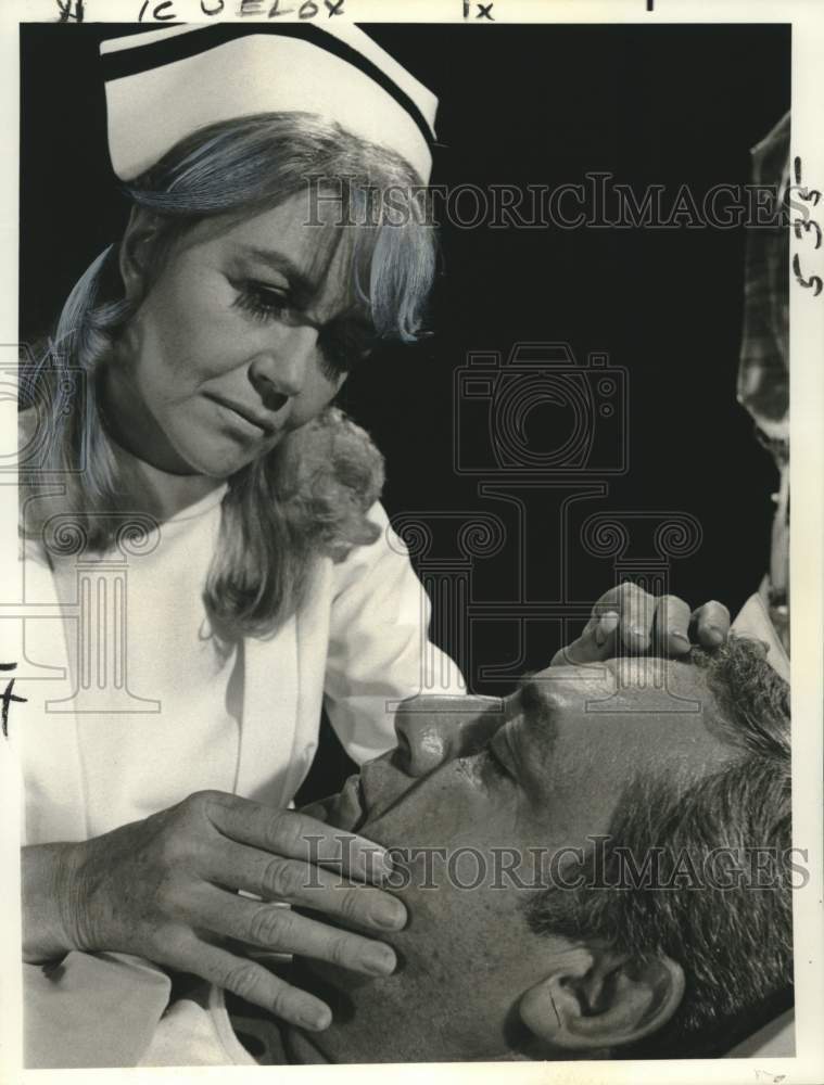 1974 Press Photo Dorothy Malone and Raymond Burr in &quot;Ironside&quot; airing on NBC - Historic Images