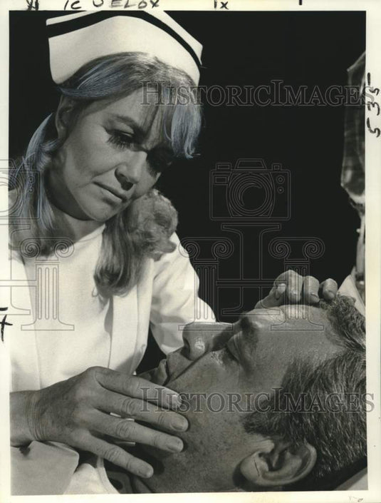 1974 Press Photo Dorothy Malone and Raymond Burr in "Ironside" airing on NBC - Historic Images