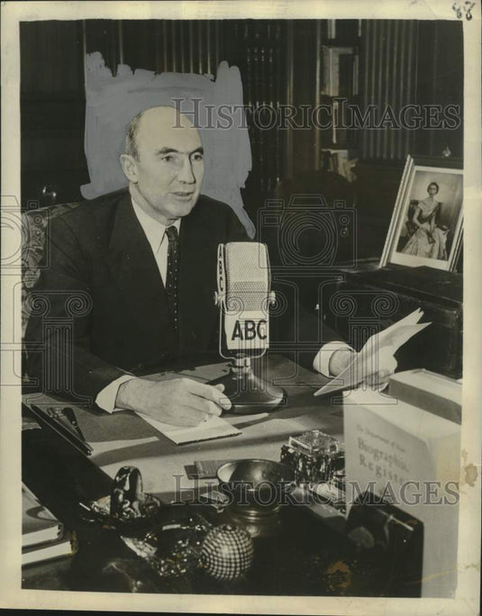 1955 Sir Roger Makins, speaking on ABC radio-Historic Images