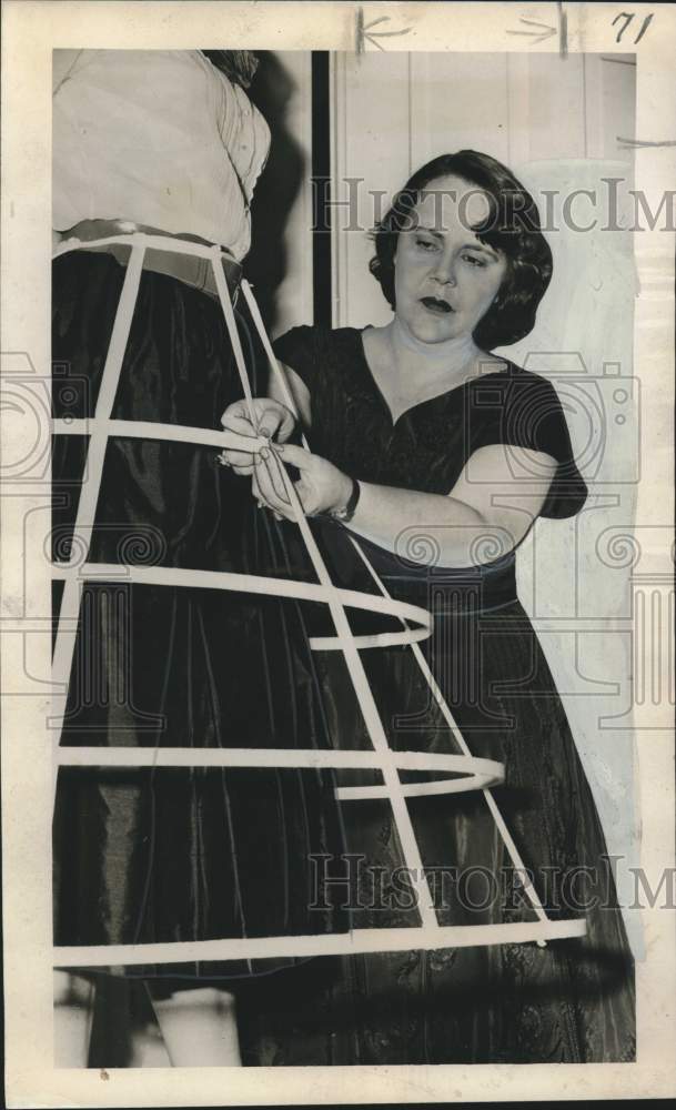 1953 Mrs. Leonard McCrea, Hoops Maker for Mardi Gras and Carnivals - Historic Images