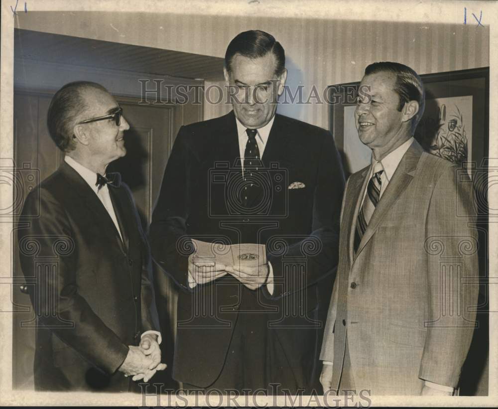 1971 Press Photo Dr. Hugh B. Lynn, American College of Surgeons convention - Historic Images