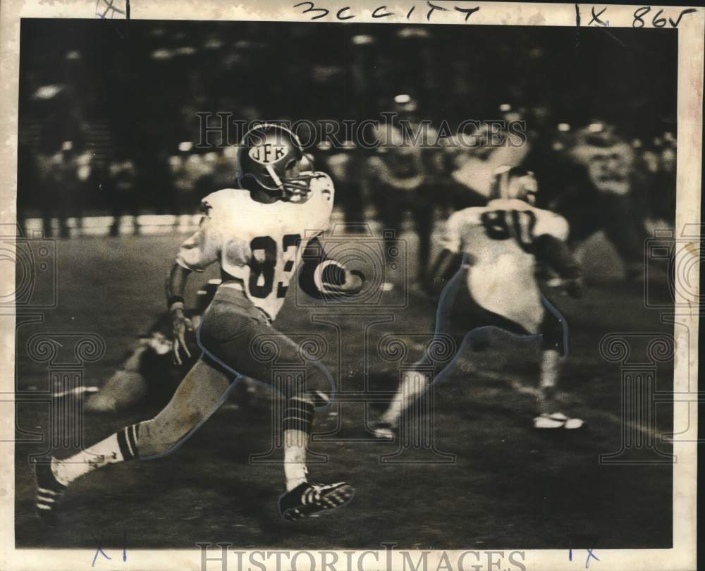 1973 Press Photo John F. Kennedy safety Warren White returns an interception - Historic Images