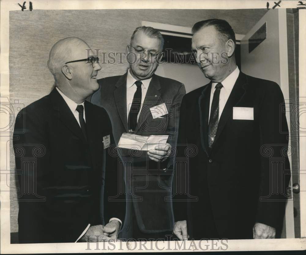 1963 Press Photo Attendees at American Petroleum Institute meeting, New Orleans- Historic Images