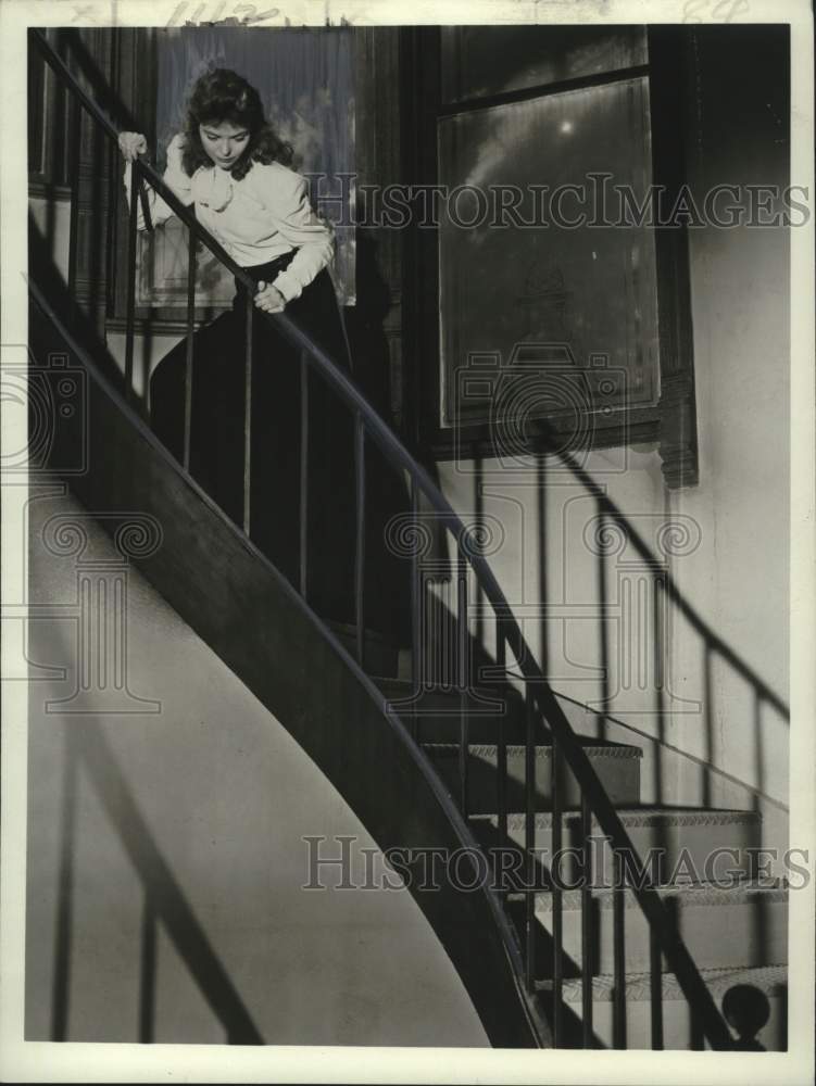 1971 Dorothy McGuire, &quot;The Spiral Staircase&quot; - Historic Images