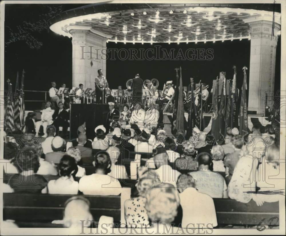 1965 Memorial Day Services ceremonies at Audubon Park - Historic Images