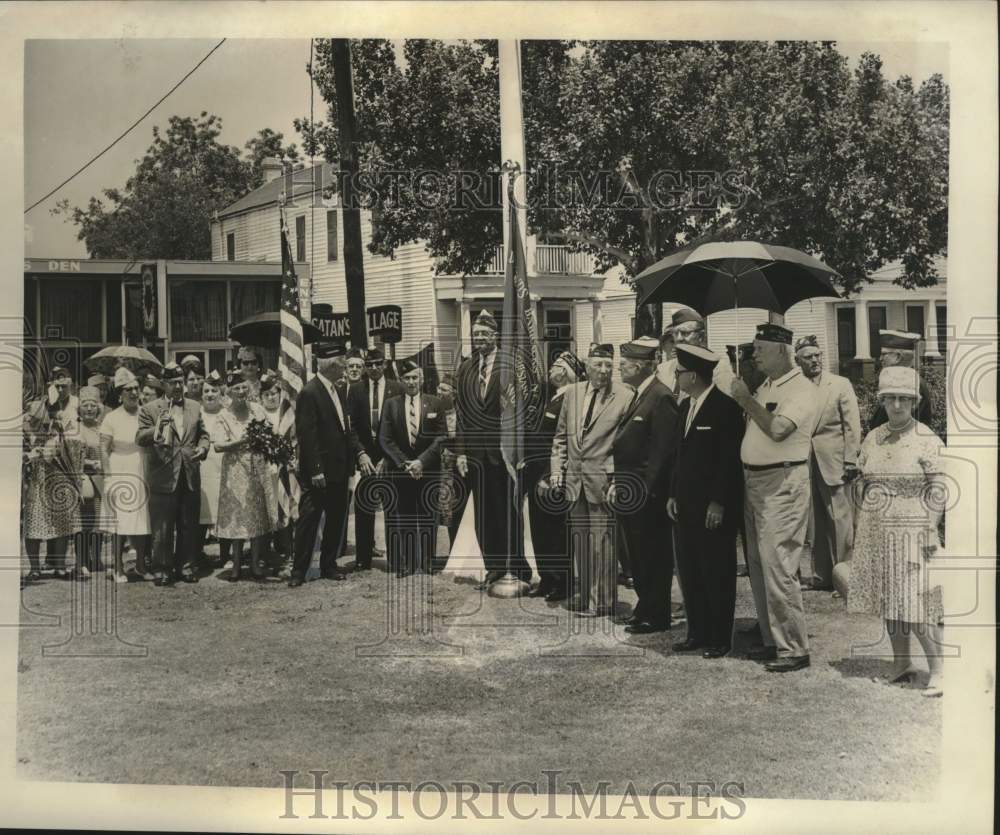 1967 Memorial ceremonies at Pershing Place Park - Historic Images