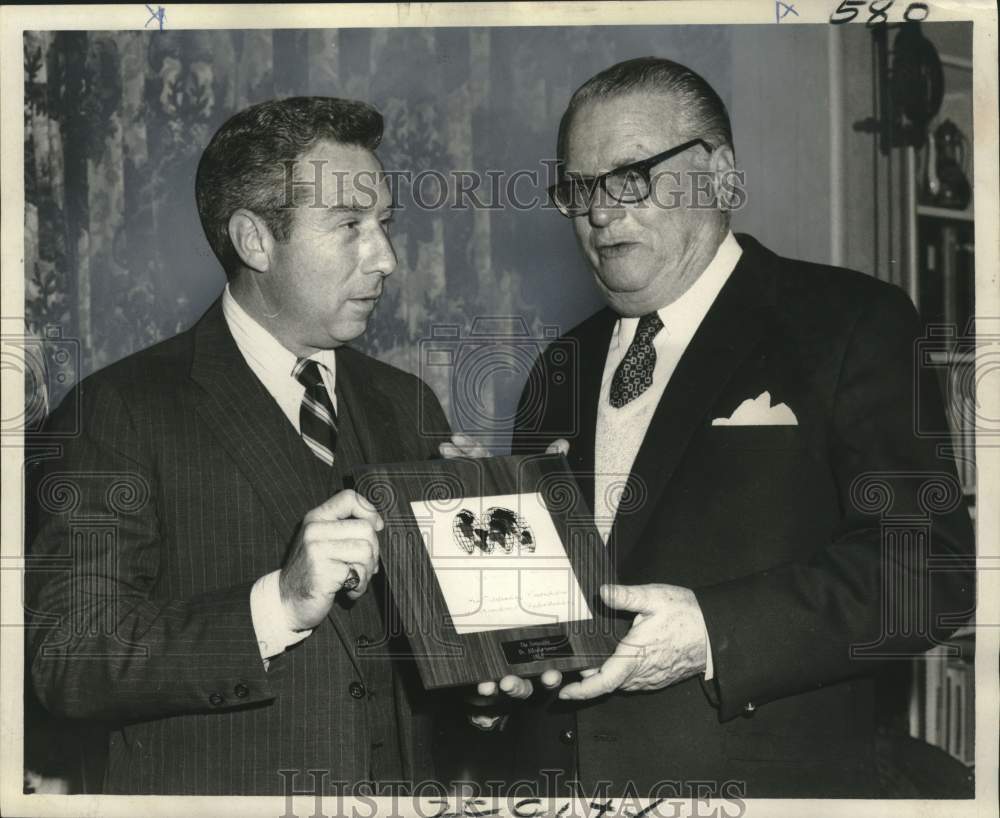 1969 Dr. Alfredo Lenzi receives plaque, diplomatic service to Italy-Historic Images