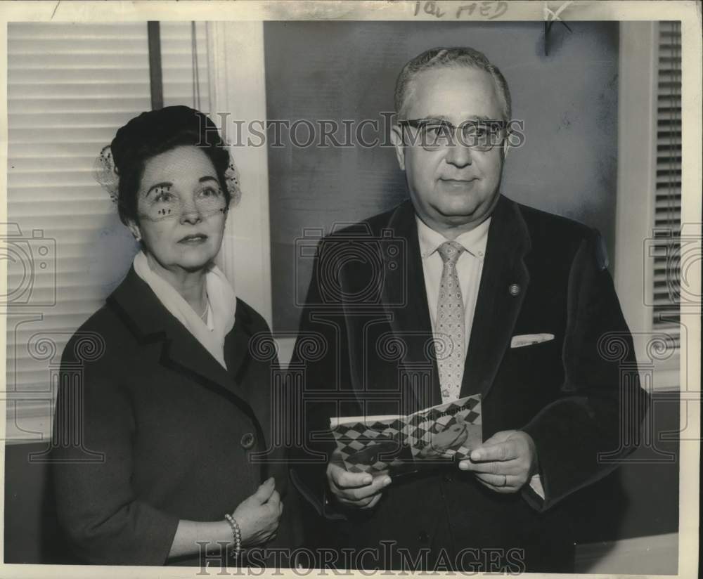 1962 Press Photo Mr. and Mrs. P.A. Menard at the New Orleans Fair Grounds - Historic Images