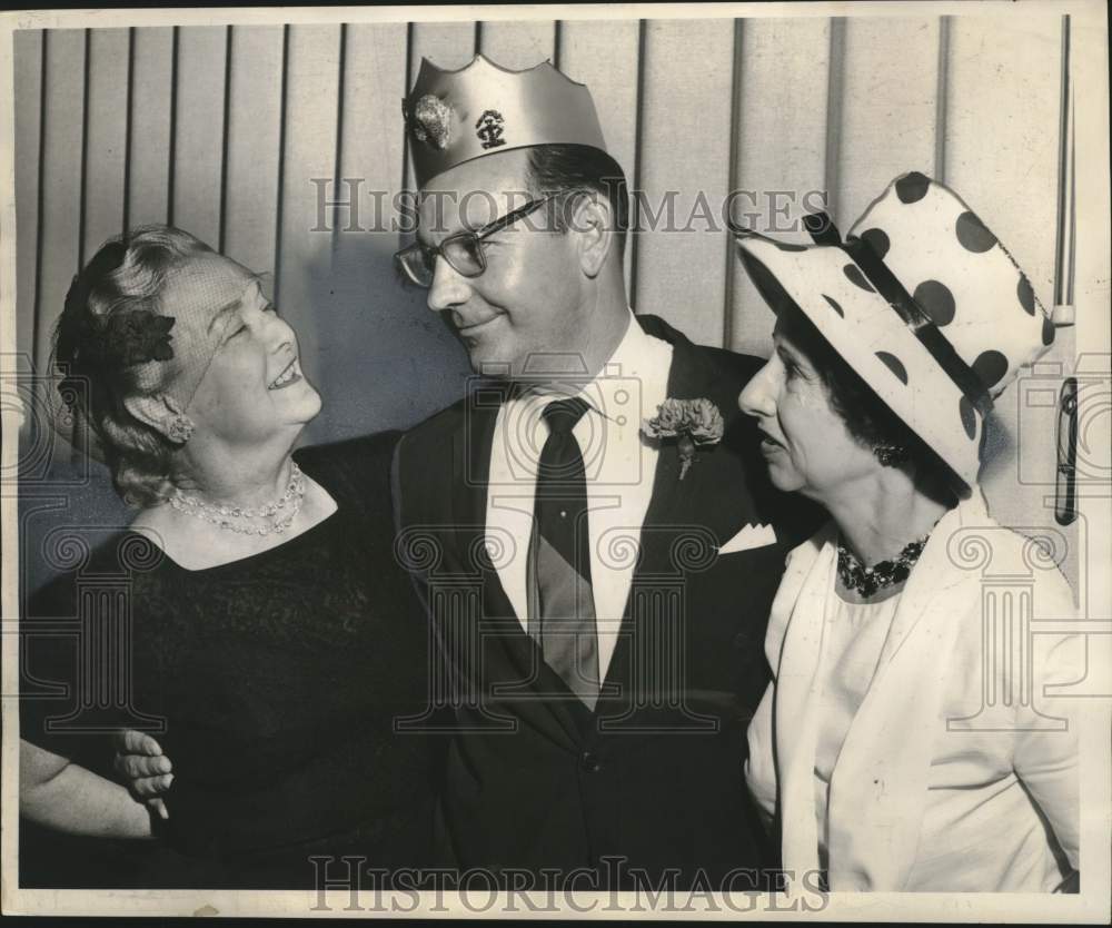 1963 Women's Traffic Club of New Orleans with "Boss of the Year"-Historic Images