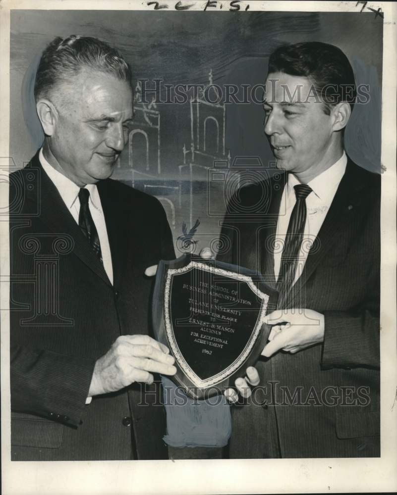 1962 Press Photo Ernest B. Mason honored by Paul F. Dastugue- Tulane Alumni- Historic Images