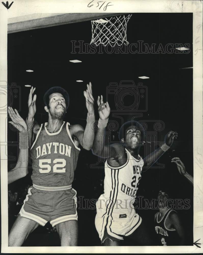 1978 Press Photo Nate Mills is up in arms over a rebound - noo46715 - Historic Images