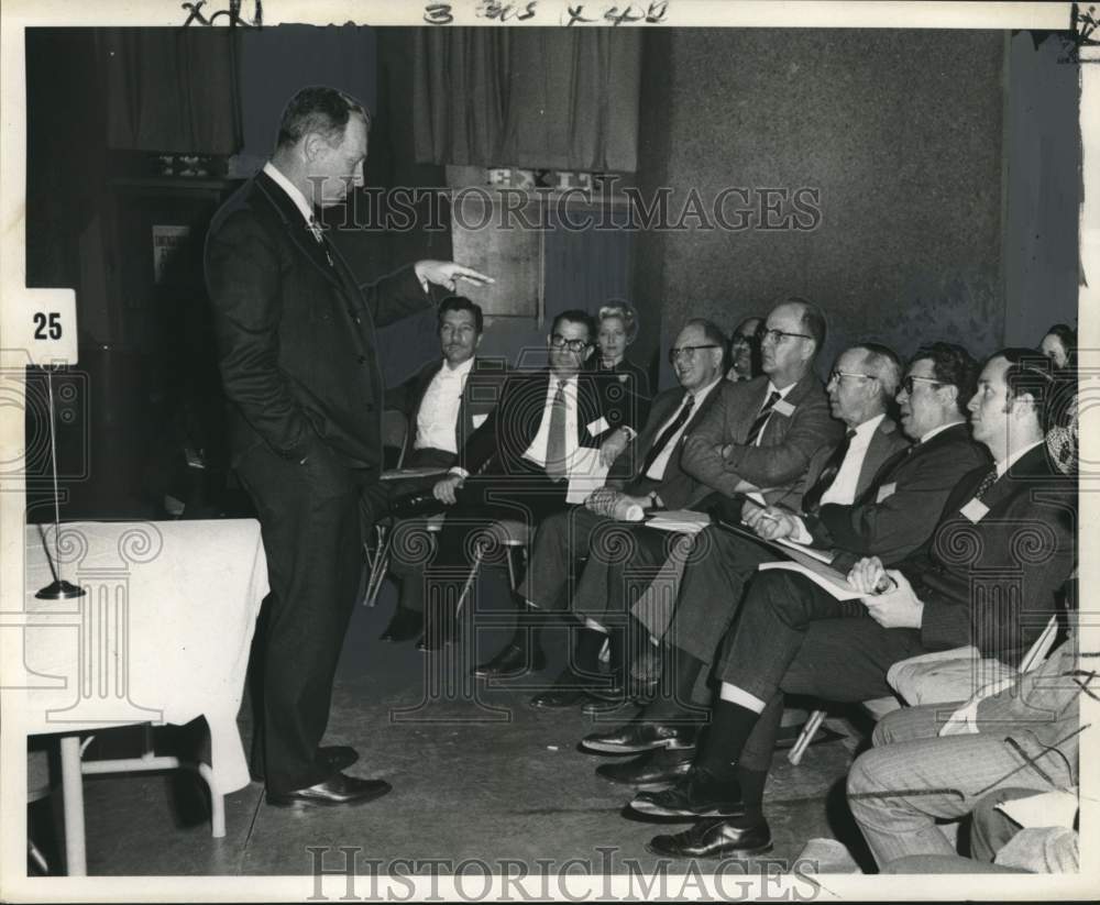 1970 Press Photo Edward N. Lennox, president of the Orleans Levee Board - Historic Images