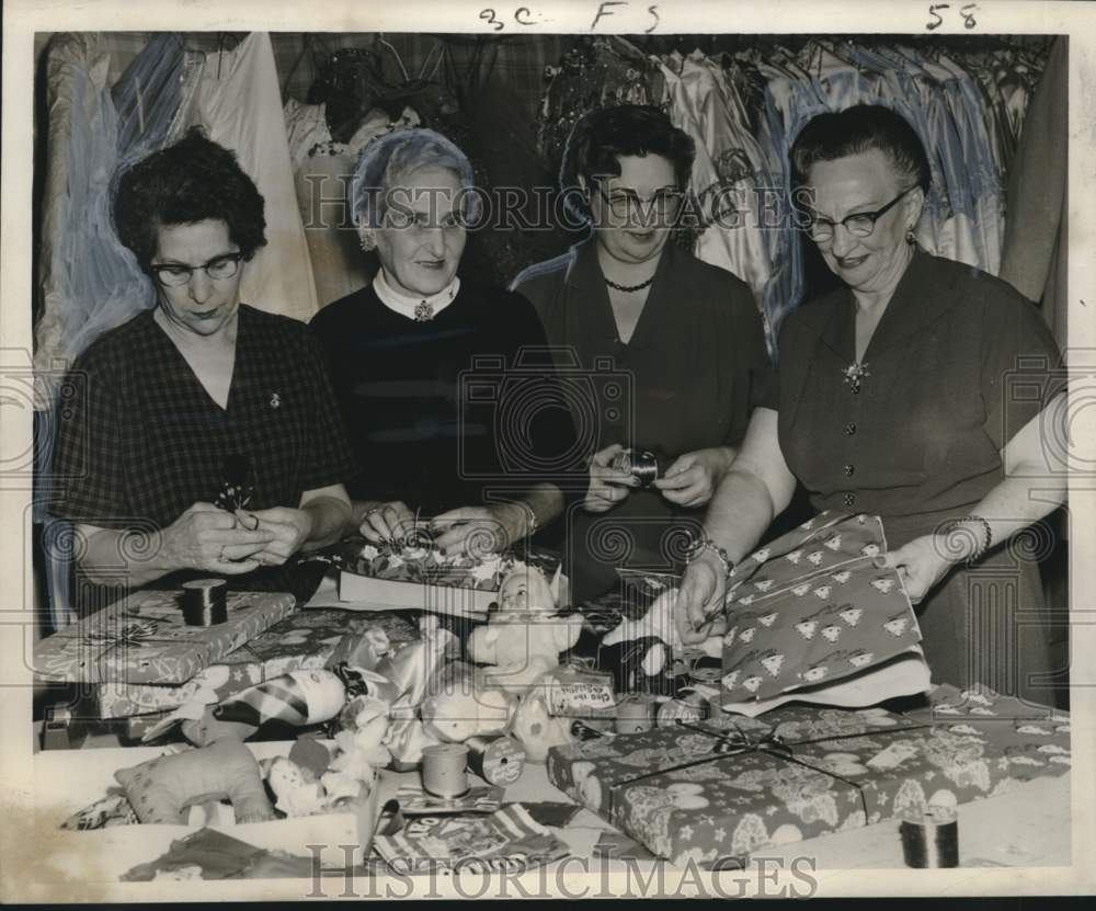 1957 Press Photo Daughters of the Nile in New Orleans, Santa&#39;s workshop - Historic Images