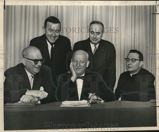 1961 Press Photo Blue Cross Association & Blue Shield convention at Jung hotel - Historic Images