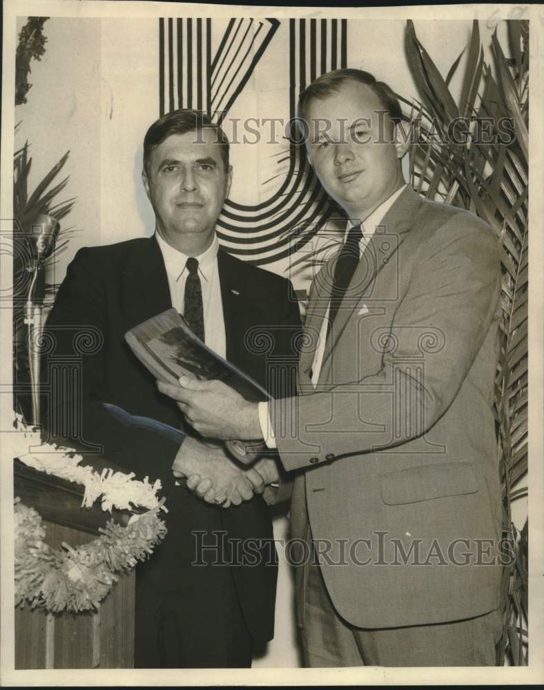 1968 Charles C. Martin accepts Rabbi Emil Leipzigler Award - Historic Images