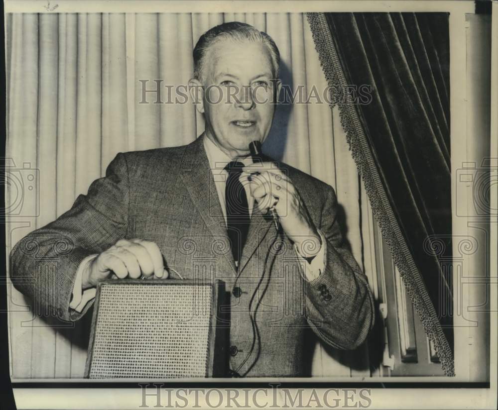 1966 Press Photo Senator George Murphy speaks in Senate over microphone - Historic Images