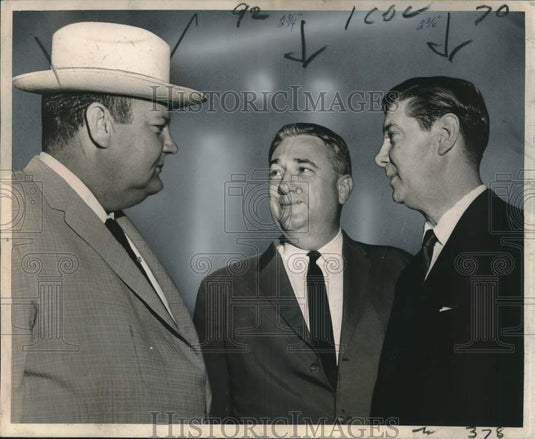1963 Press Photo Discussing State Finances prior to legislative session opening- Historic Images