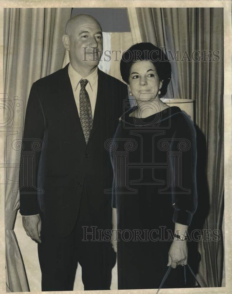 1971 Spanish Ambassador Juan Ramon-Parellada & wife in New Orleans - Historic Images
