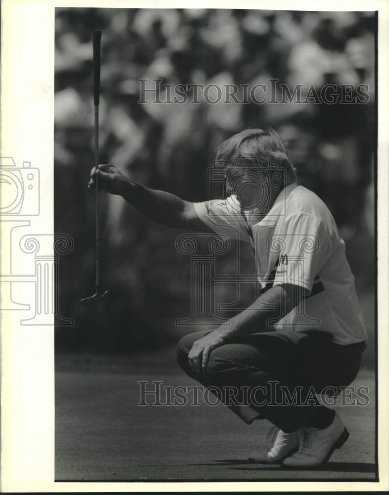 1990 Press Photo Golf - Greg Norman Lining Up Shot - noo49565 - Historic Images