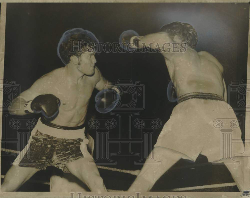 1971 Press Photo Bobby O&#39;Brien &amp; Tony Licata fight in New Orleans - noo50005 - Historic Images