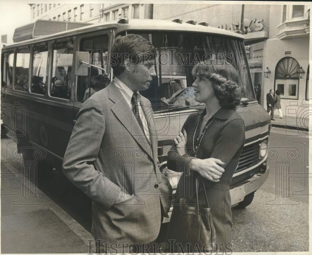 1976 Katie Magill chatting with Carling Dinkler III- Orleans Tour - Historic Images