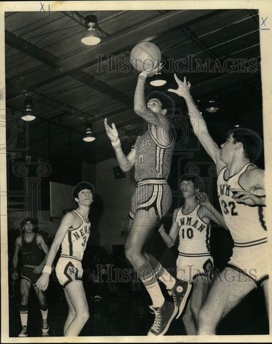 1973 Press Photo Donald Newman of Brother Martin past Newman's Wally Marcus - Historic Images