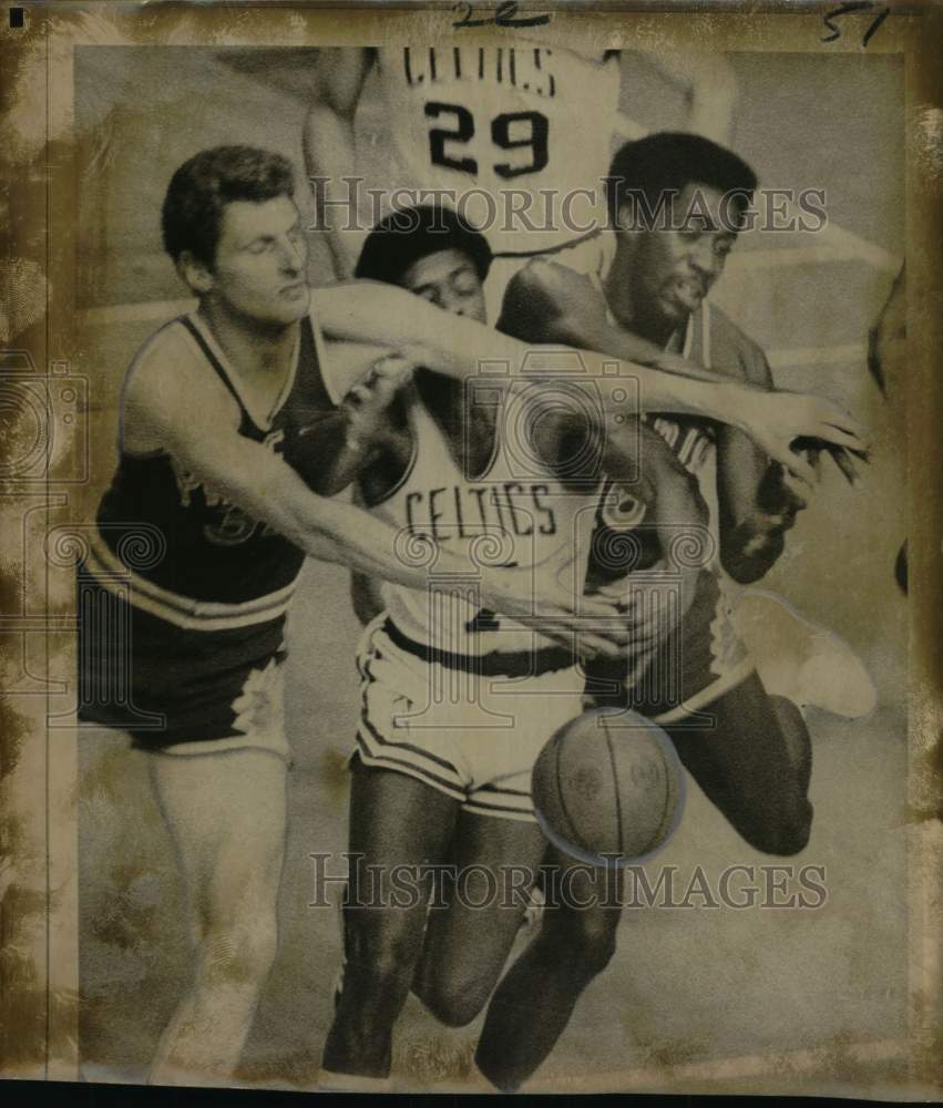 1971 Press Photo Scene from the Phoenix Suns-Boston Celtics game in Boston - Historic Images