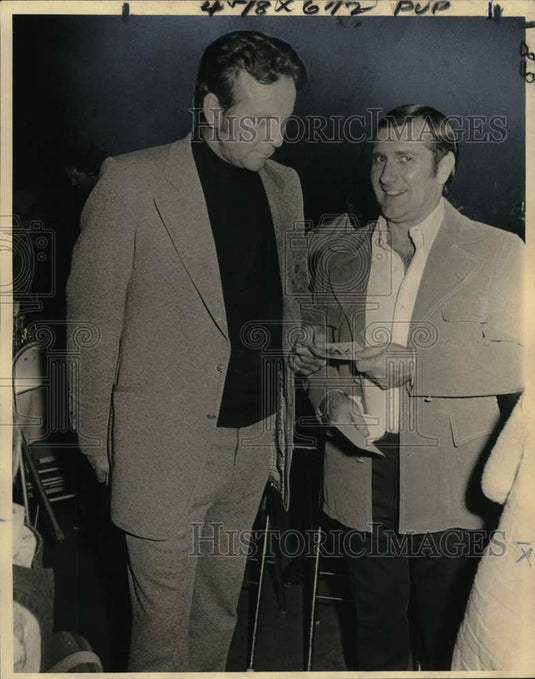 1975 Press Photo Saints' coach John North with General Manager Dick Gordon- Historic Images