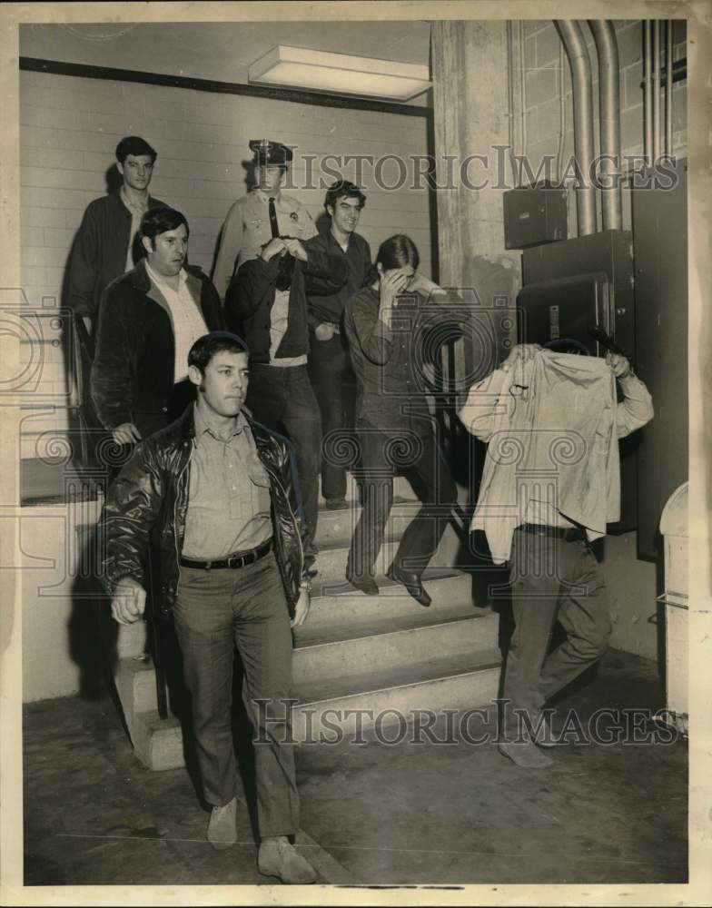1971 Suspected drug peddlers arrested in Jefferson Parish - Historic Images
