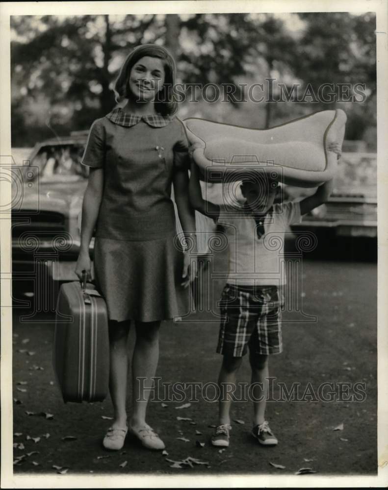 1967 Press Photo Mississippi State College student Judy Bittner &amp; brother Ricky- Historic Images