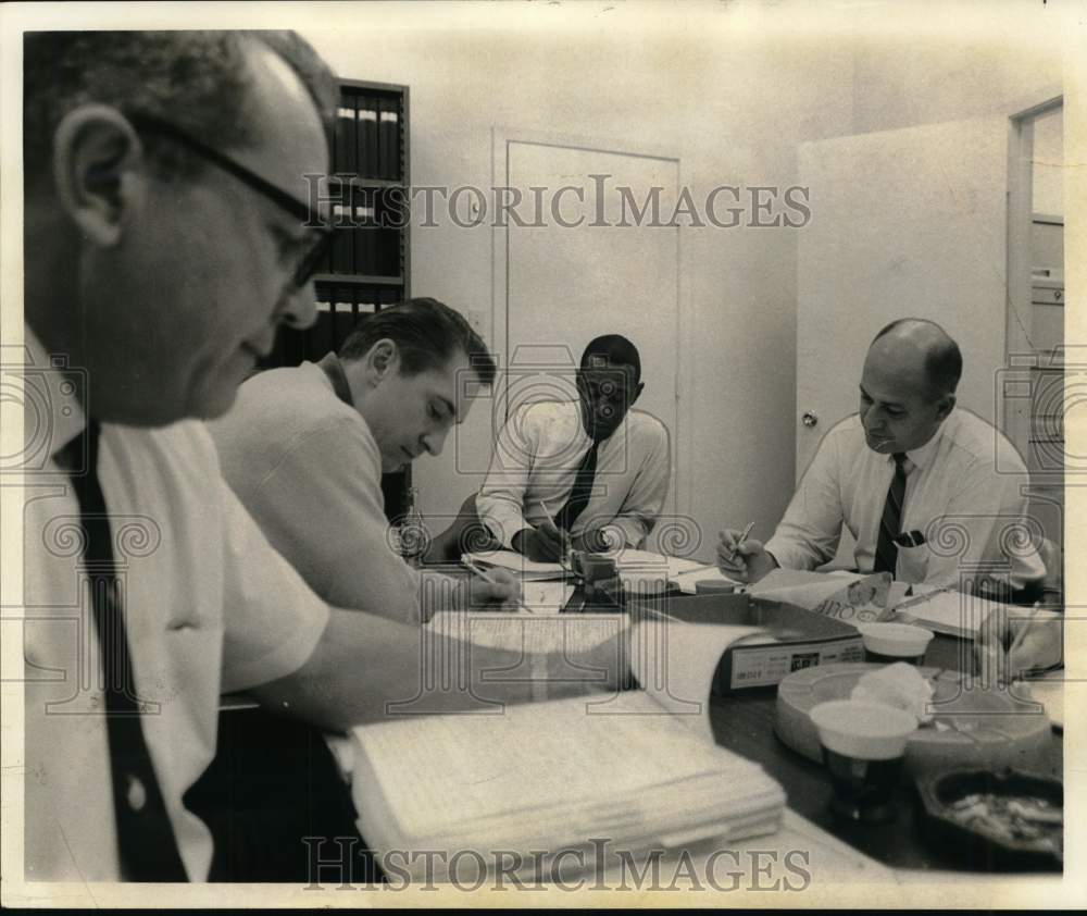 1968 Press Photo National Football League scouts preparing for the draft - Historic Images