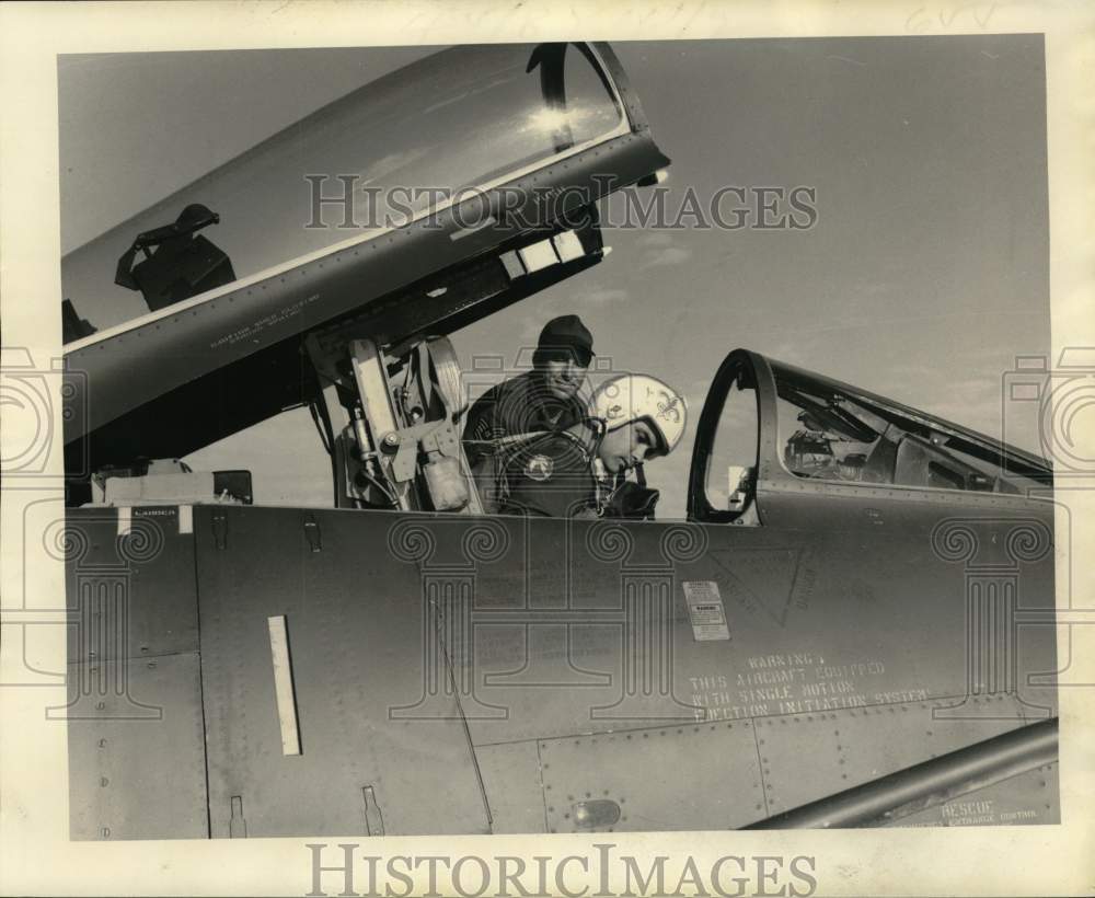 1975 Louisiana Air National Guard&#39;s 122nd Tactical Fighter Squadron - Historic Images