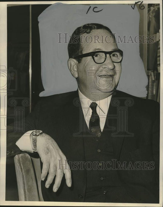 1966 Press Photo Aaron Parnes, President of P.F. Knits and Parnes-Feinstein - Historic Images